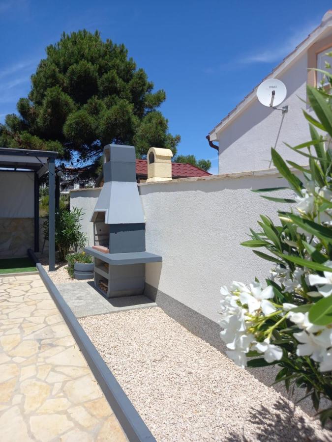 Apartmani Nella Vir Εξωτερικό φωτογραφία